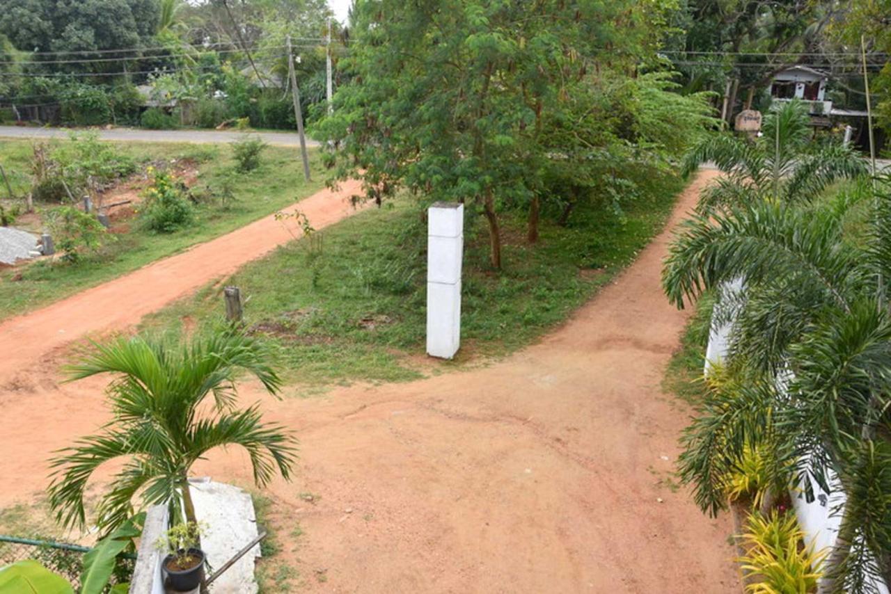 Thinaya Lake Resort Anuradhapura Zewnętrze zdjęcie